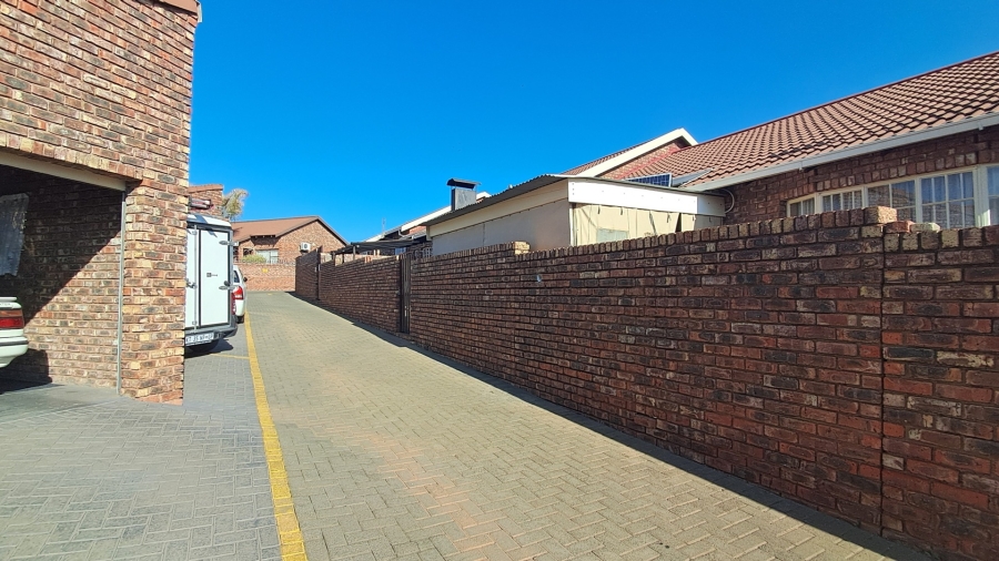 3 Bedroom Property for Sale in Uitsig Free State